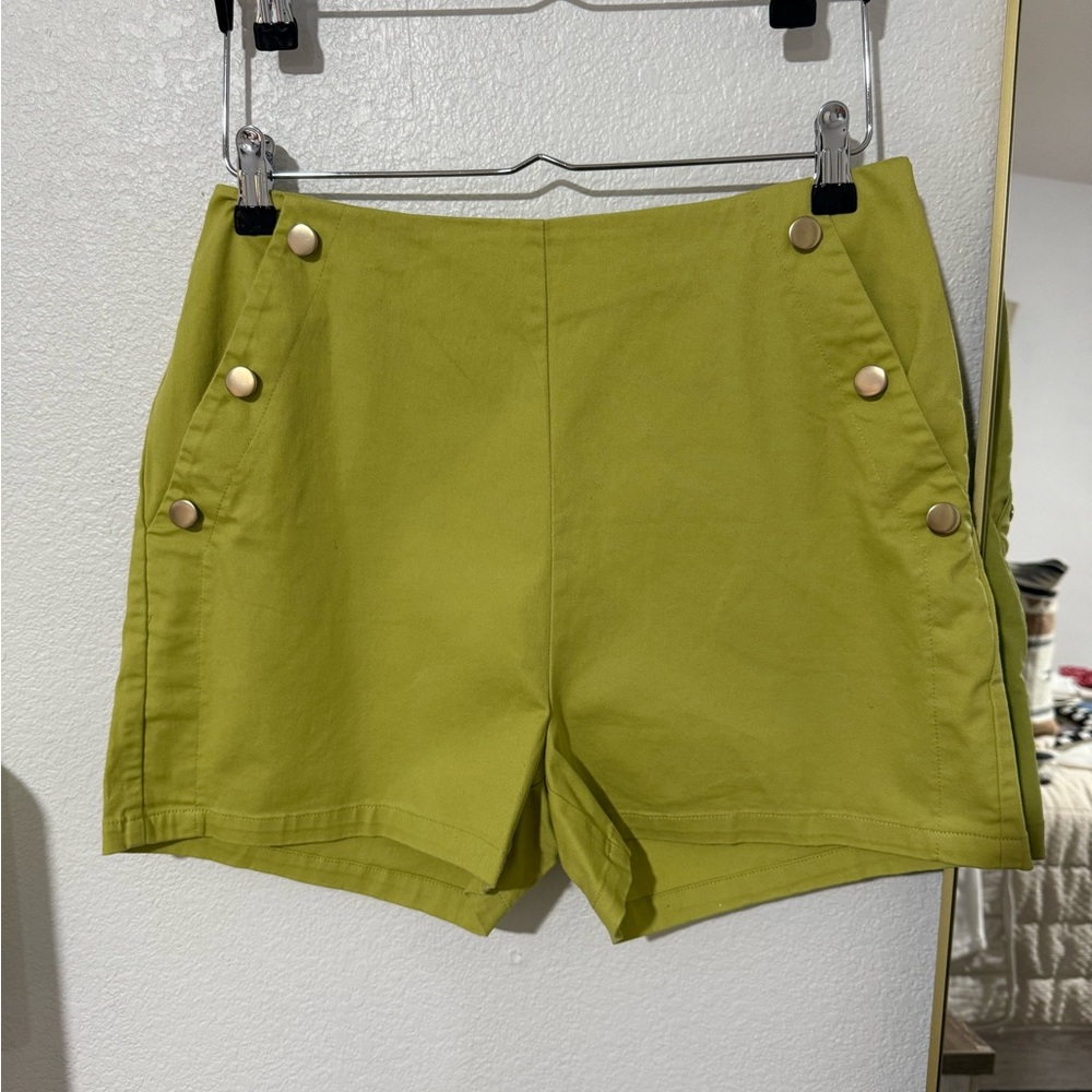Stylish Green Women's Shorts